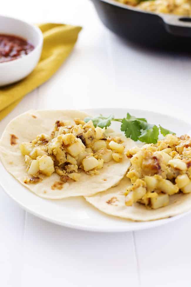 Papas con Huevos è spagnolo per patate con uova. Le ricette della nonna per i migliori tacos per la colazione! Il | Cucina Gidget
