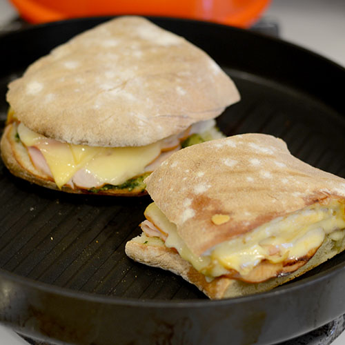 Pesto Di Formaggio Alla Griglia In padella 500