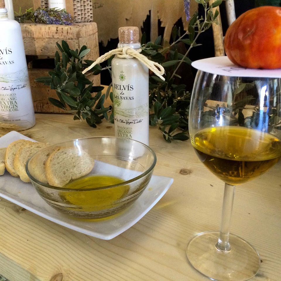 L'olio extra vergine di oliva è un ottimo regalo di Natale a Malaga per ogni cuoco.