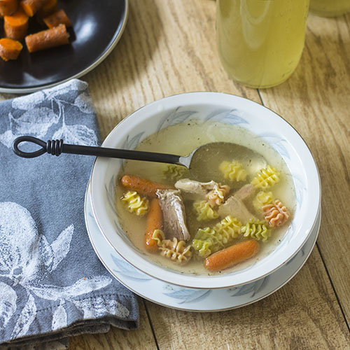 Minestra di pasta di tacchino senza glutine del Ringraziamento rimanente 