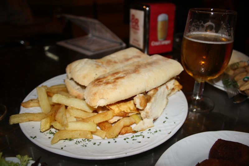 Prova questa ricetta del panino serranito a casa per provare un classico panino spagnolo