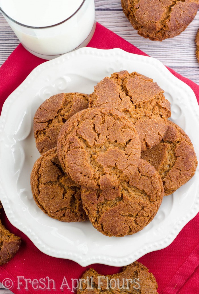 Biscotti di panpepato: 2 modi: biscotti di melassa perfettamente speziati: morbidi e gommosi o croccanti e croccanti. Una ricetta, due risultati diversi con uno scambio di singoli ingredienti.
