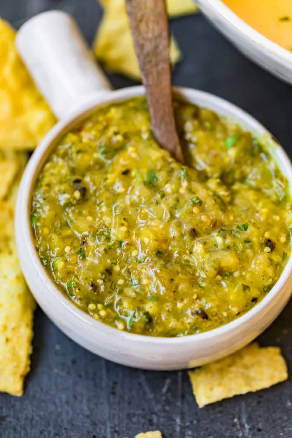 Chiuda in su di salsa verde casalinga