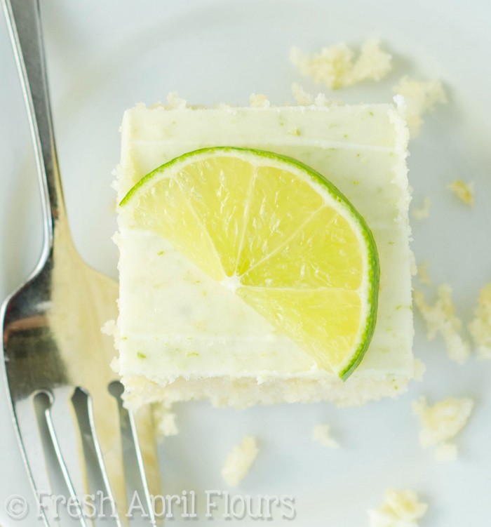 Gin; Tonic Snack Cake: una torta al lime gustosa e umida imbevuta di sciroppo di gin e spalmata con una glassa di lime e alcool.
