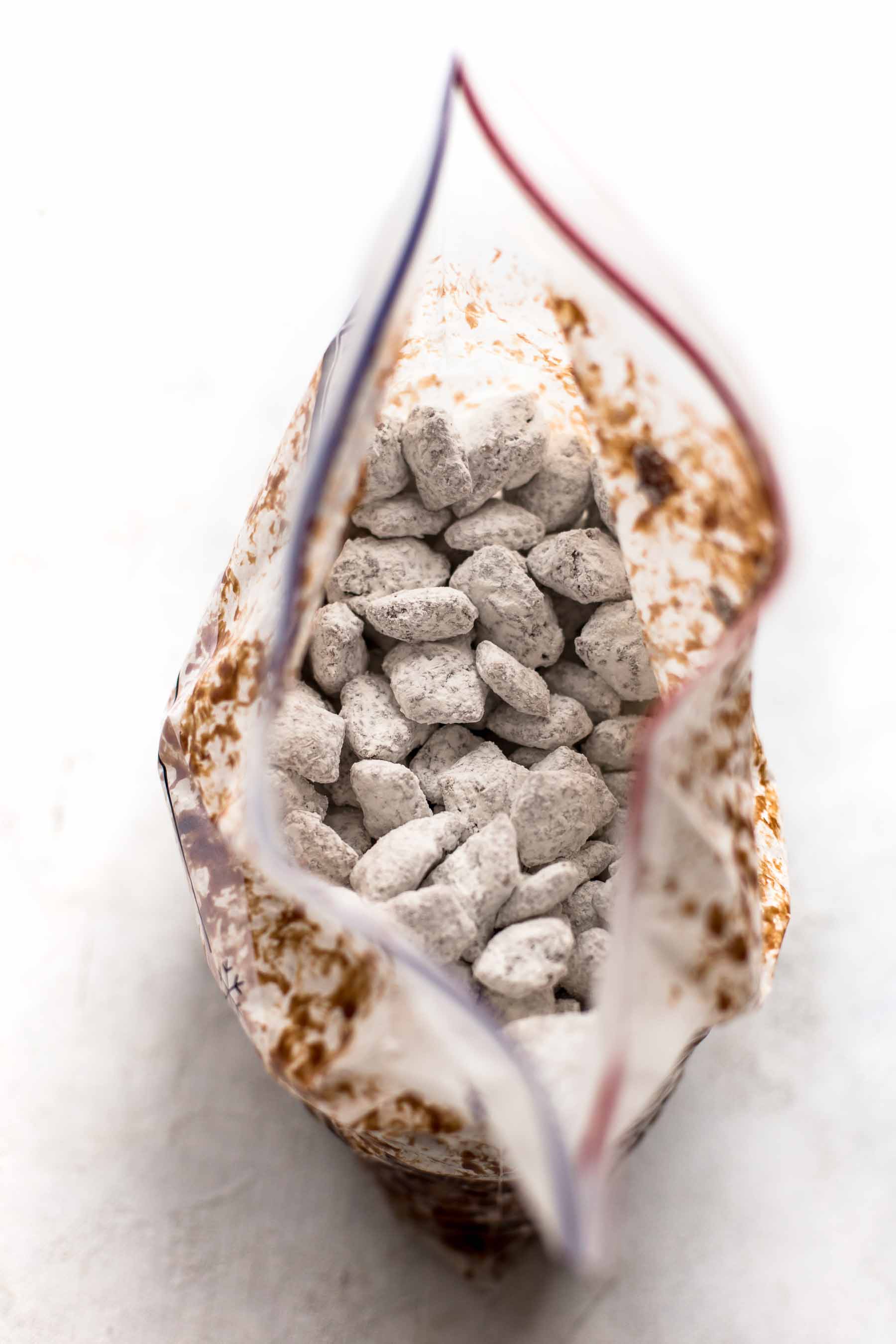 Cereal Chex recubierto de azúcar en polvo (comida para cachorros) en una bolsa ziploc