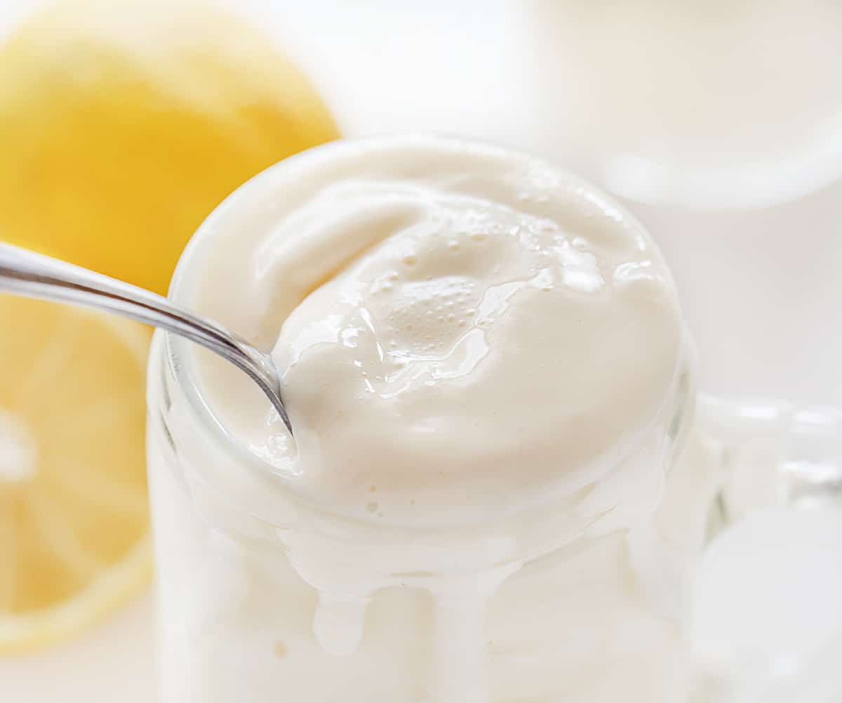En verdad fácil y tan deliciosa, ¡esta bebida refrescante es la favorita de la familia! limonada helada, limonada congelada, receta de imitación, archivo de pollo limonada helada, limonada, bebidas, bebidas congeladas, batido de limonada, iambaker, bebidas de verano Cerca de batido de limonada