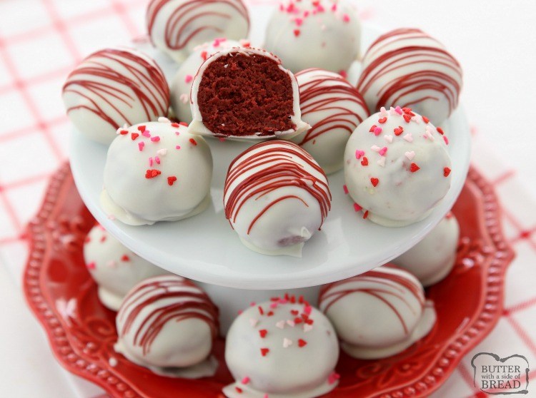 Palline di velluto rosso Oreo realizzate con soli 3 ingredienti e perfette per San Valentino! Fatto in pochi minuti e così delizioso, nessuno può immaginare che siano fatti con i biscotti Oreo!