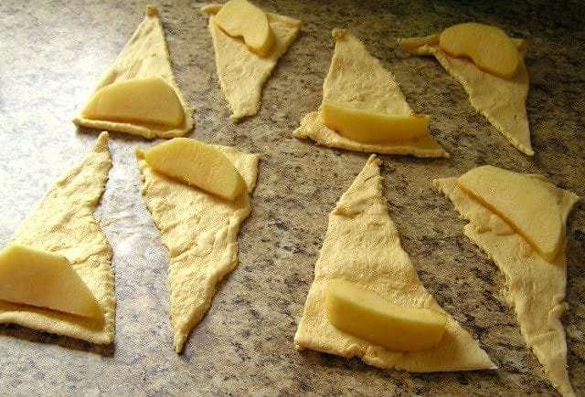 Bolas de masa hervida de manzana del país de Crescent Rolls: 