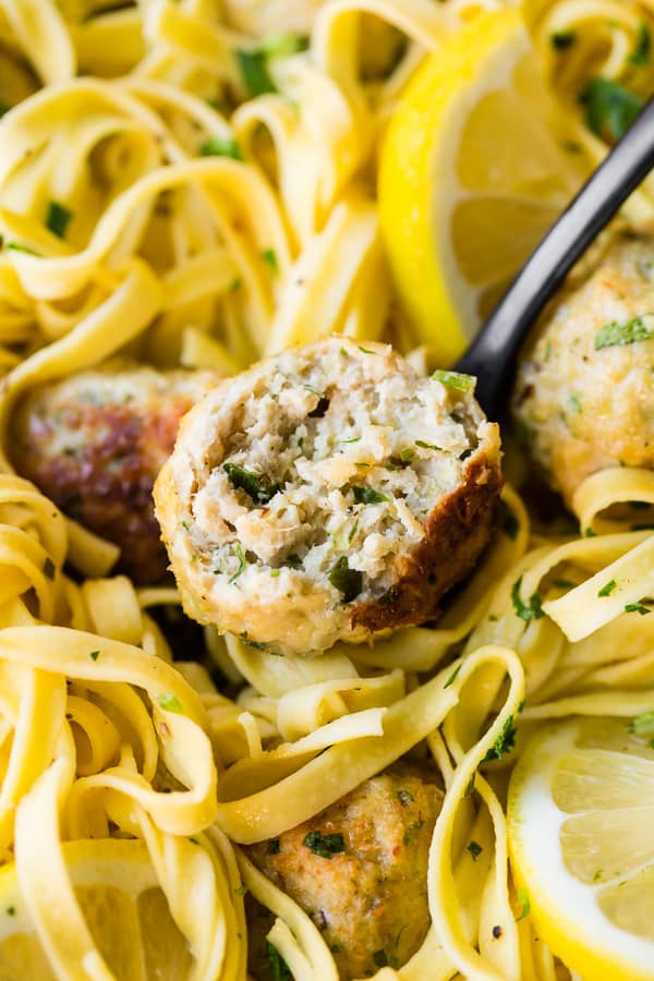 Polpette di pollo al forno Francese tagliate a metà
