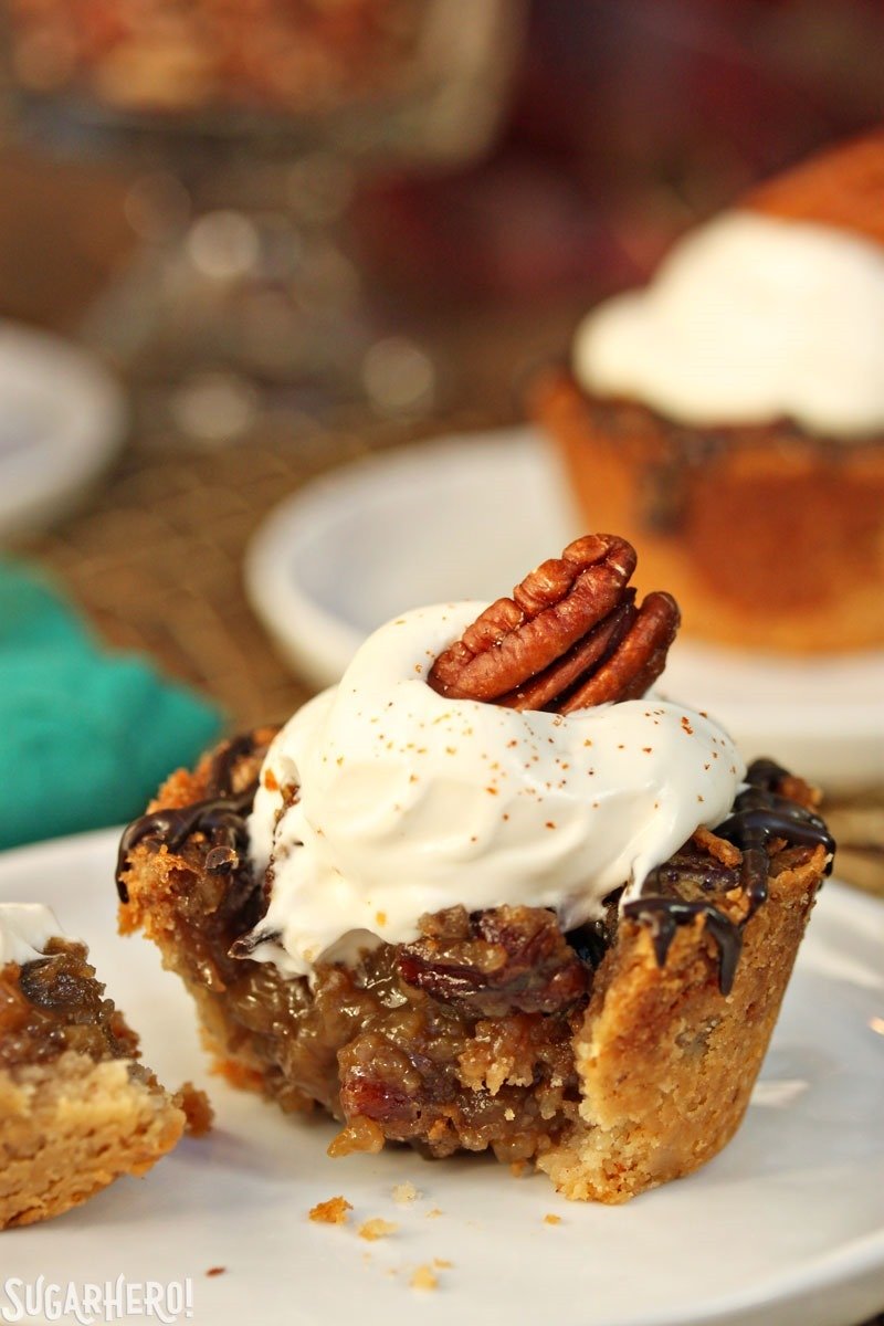 Mini torte di noci | Da SugarHero.com