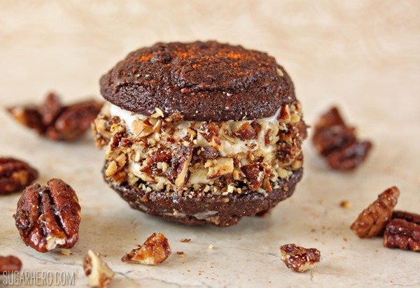 Panini con gelato al cioccolato piccante | SugarHero.com