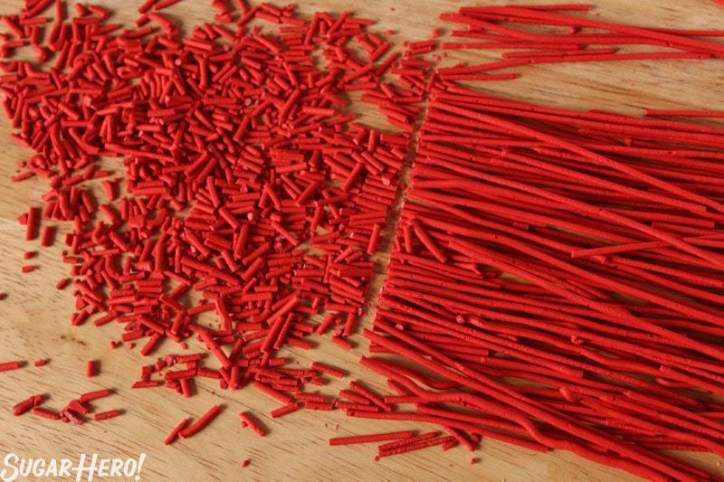 Barre di velluto rosso con granelli fatti in casa - scintille a metà taglio | Da Sugarhero.com