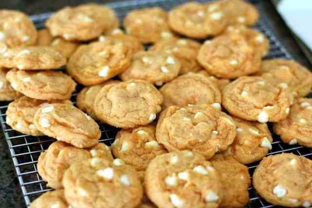 I biscotti con crema all'arancia sono perfetti per il tuo impasto base morbido e delizioso, con l'aggiunta di un rinfrescante e sorprendente aroma di arancia!