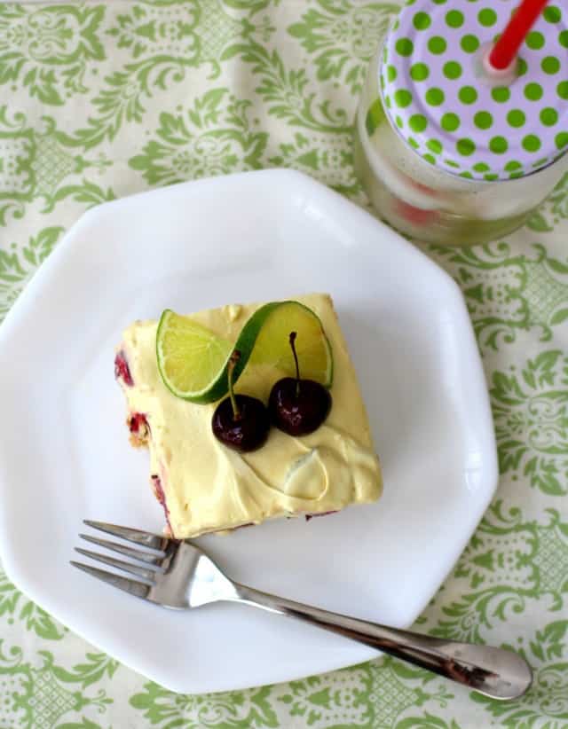 CUADRADOS DE LIMA Y CEREZA CREMOSA: