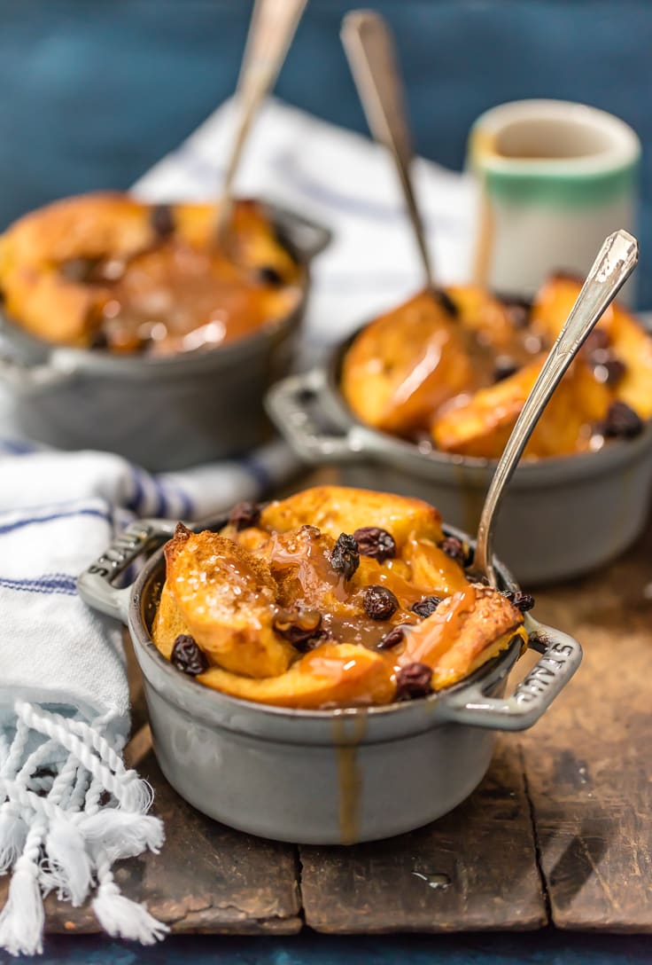 Budino di pane irlandese in stampi