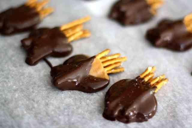 GRUPOS DE PRETZEL DE CARAMELO, TRATOS DE HALLOWEEN: 
