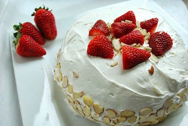 PASTEL DE ALMENDRAS Y BAYAS DE ANGEL: 