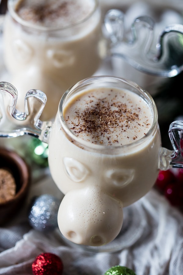 Questo zabaione invecchiato è perfetto per le festività invernali. Pieno di alcol e può invecchiare per anni! Aspetta di prendere il tuo primo delizioso sorso!