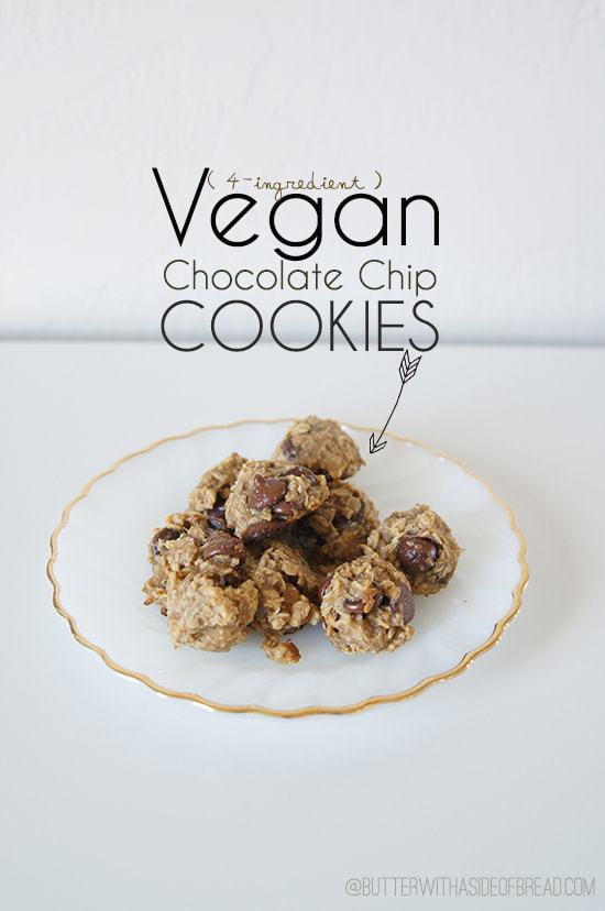 mantequilla con una guarnición de pan, 4 galletas de chispas de chocolate veganas de ingredientes