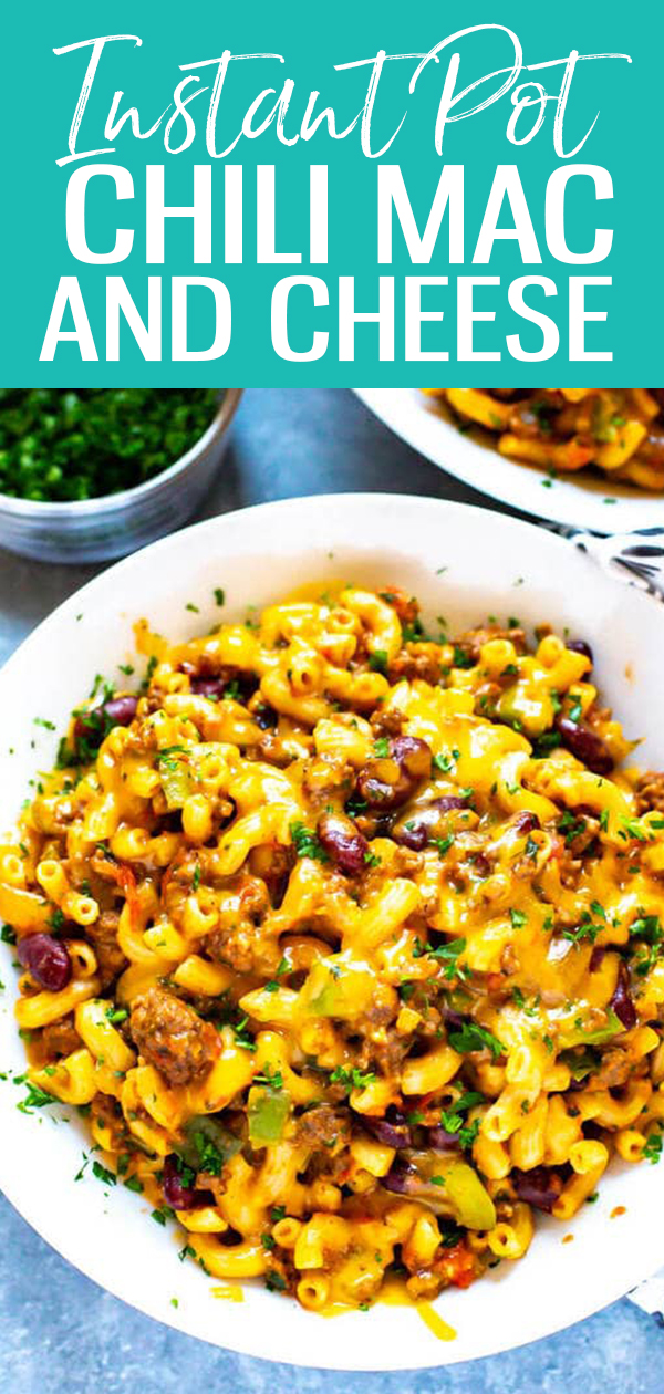 Questo Instant Pot Chili Mac and Cheese è una deliziosa ricetta di pasta di formaggio in una pentola e il miglior cibo di conforto che è ricco di sapori abbondanti! #instantpot #chilimac