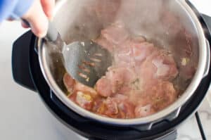 come cucinare le bacchette di pollo in una pentola istantanea passo dopo passo