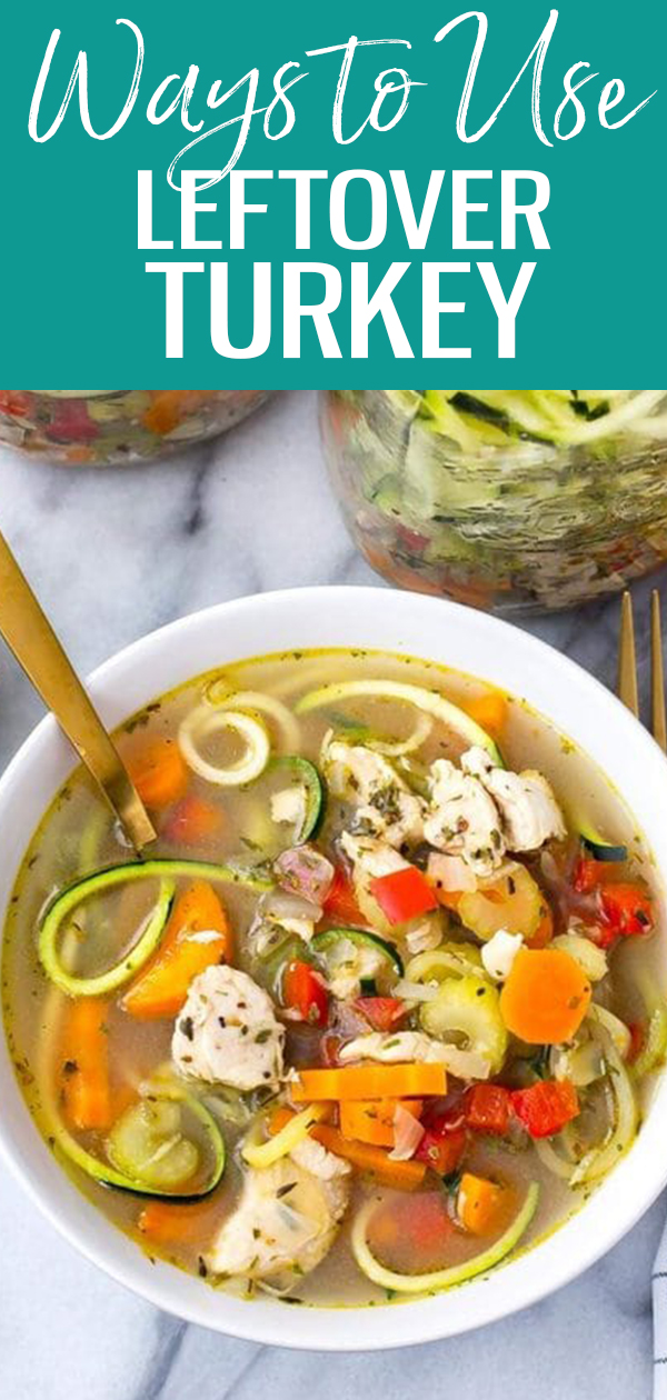 Queste 17 deliziose ricette di tacchino rimanenti sono il modo perfetto per usare quel tacchino in più per il Ringraziamento o Natale - queste idee per le vacanze rimanenti faranno in modo che nulla venga sprecato! #leftoverturkey #holidayrecipes