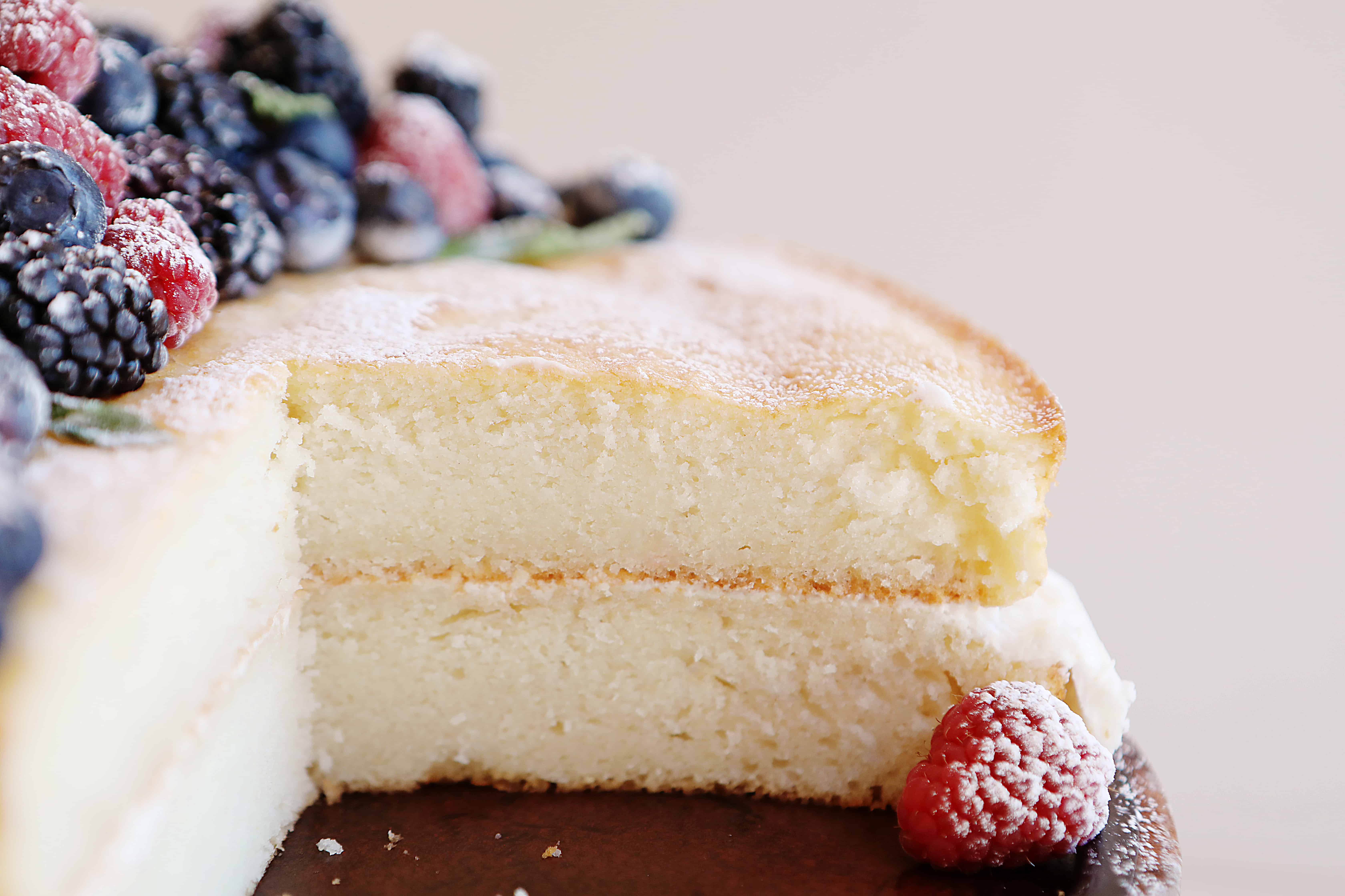 Torta alla vaniglia con frutta fresca