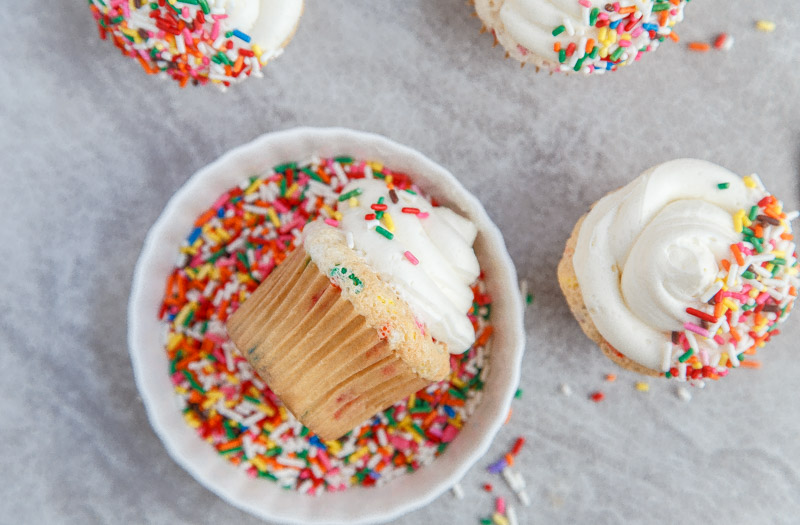 Ricetta cupcake Funfetti: mezza dozzina di ricette per 6 cupcakes.