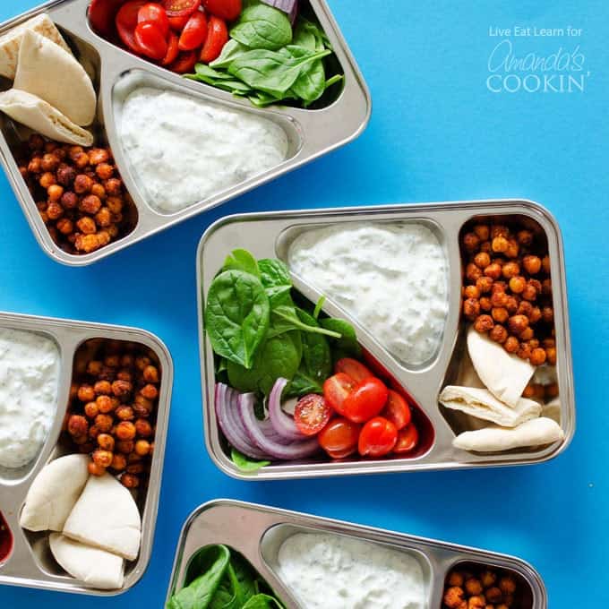 Dimentica i panini noiosi e renditi qualcosa di veramente delizioso per il pranzo con queste scatole da pranzo di ceci Gyro!