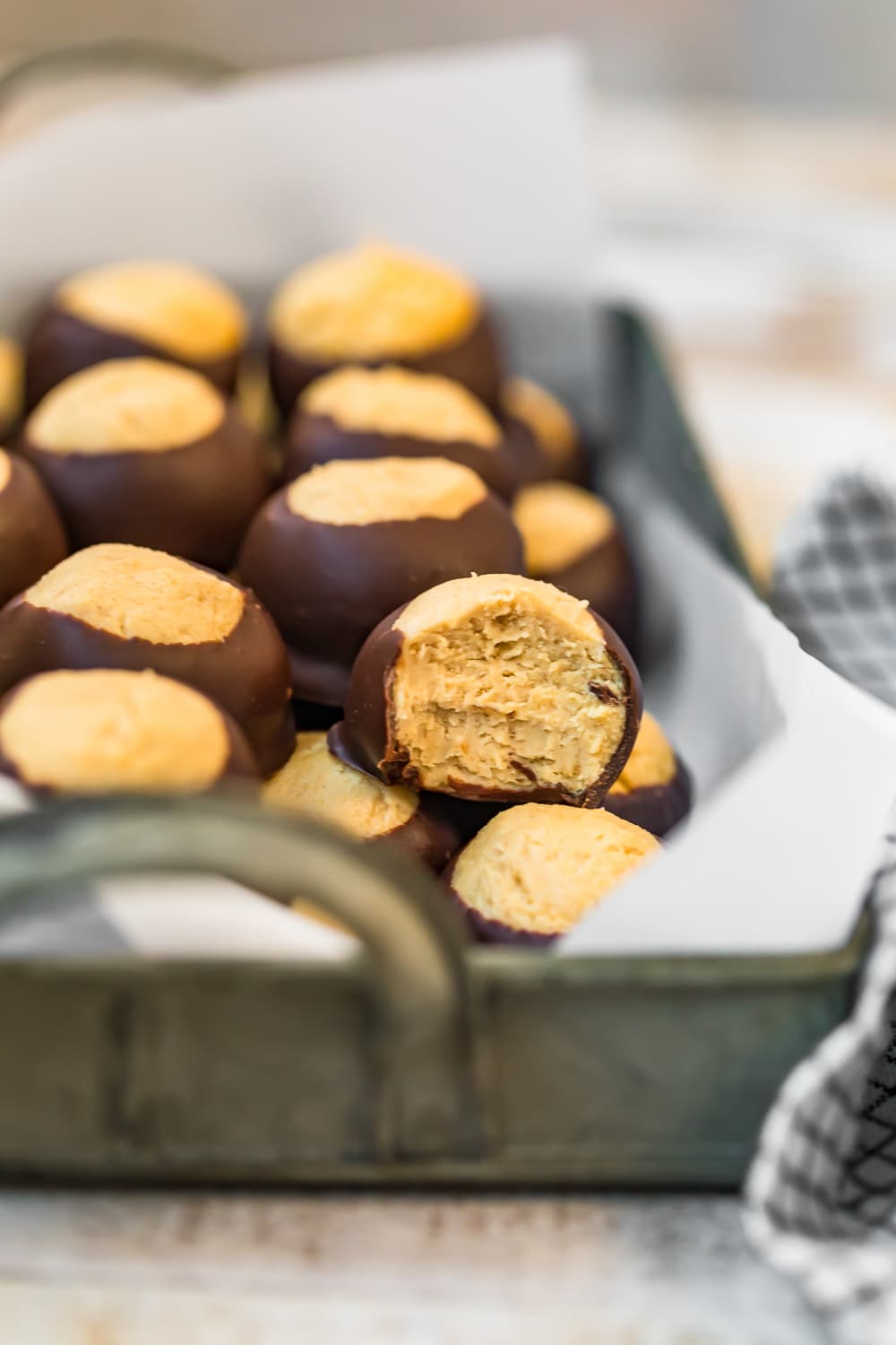 Una caramella di Buckeye con un morso eliminato