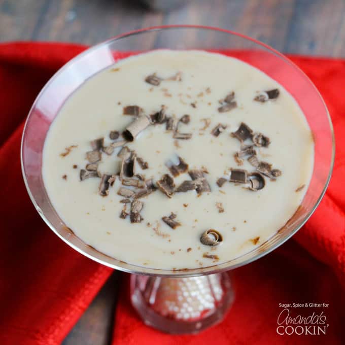 Baileys martini al cioccolato con scaglie di cioccolato