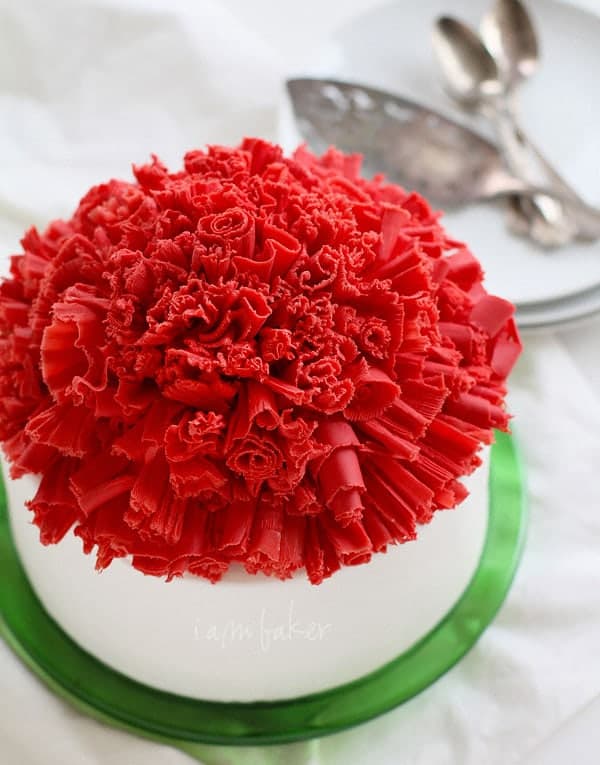 pastel de chocolate con volantes