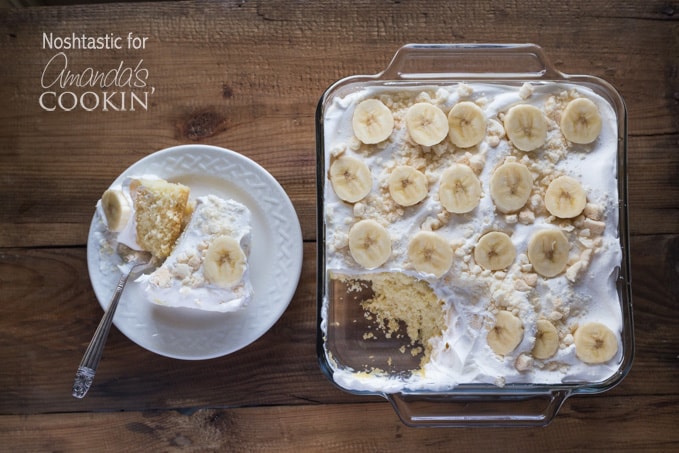 Questa deliziosa ricetta per la torta al budino alla banana è veloce, facile e perfetta per un pasto condiviso. Usa un mix di torte per questo bellissimo dessert!