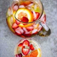 La ricetta della sangria bianca e della sangria vergine più gustosa (e più semplice)