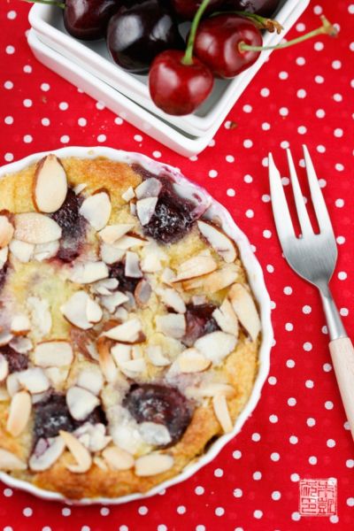 Cherry Clafouti e dessertfirstgirl. com 