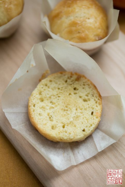 Tagliare il panino alla brioche 