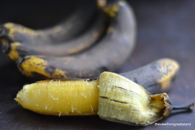 Banane mature per torta alla banana con crema di burro alla nutella
