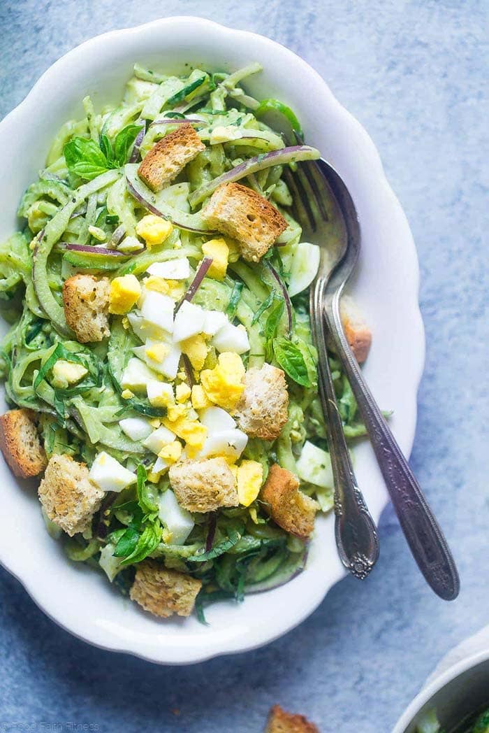 Insalata di pasta sana con pesto di avocado | Food Faith Fitness