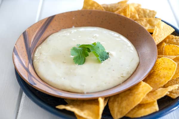 Crock Pot Cheese - La salsa al formaggio bianco è facile nella pentola a cottura lenta.