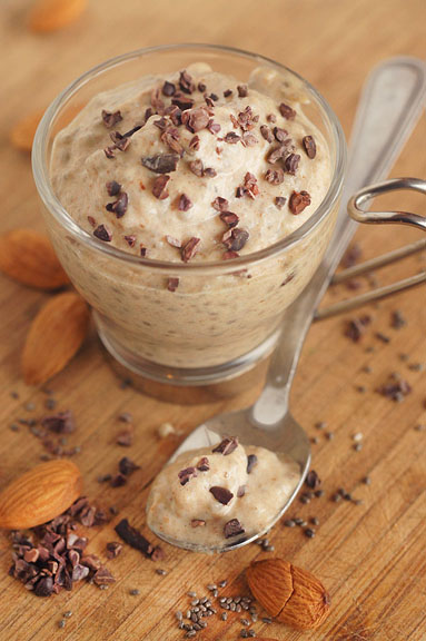 Alegría por el pudín de chocolate con chispas de chia