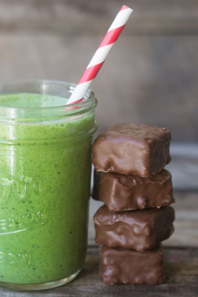Cracker SNICKERS® con frullato di cavolo nero