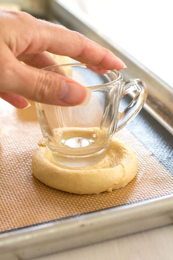 Cheesecakes alla crema di mirtilli - Una ricetta per la colazione facile e festosa!