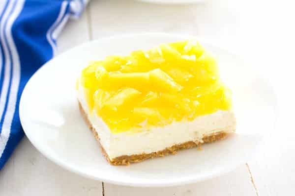 Ricetta Easy Baked Pineapple Cheese Bars - Tutti adoreranno queste barrette da dessert tropicali!