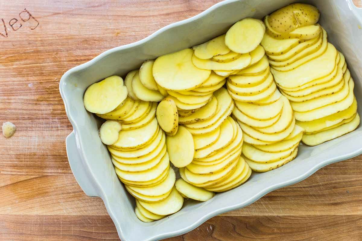 Salsiccia affumicata e patate al forno