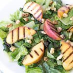 Insalata di pesche e poblano alla griglia
