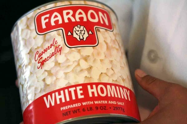grande lattina di mais per pozole