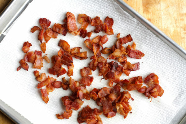 Pancetta croccante per salsa di carciofi e spinaci