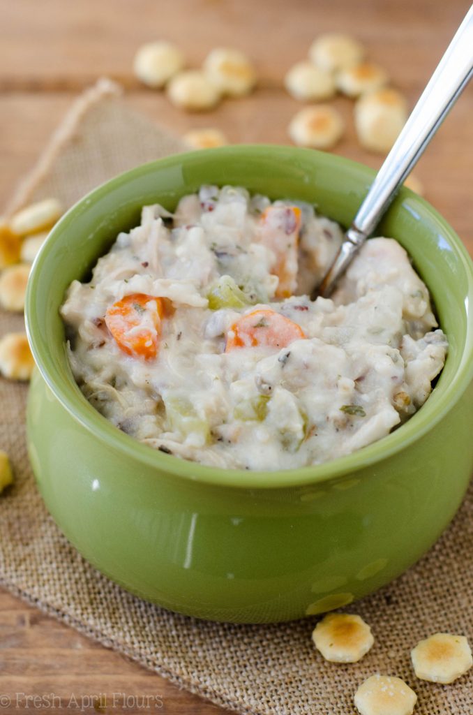 Zuppa cremosa di pollo e riso selvatico a cottura lenta: una ricetta facile da fare e dimenticare per la zuppa cremosa di pollo e riso selvatico per cottura lenta. Perfetto per raffreddare e congelare per pasti pratici.