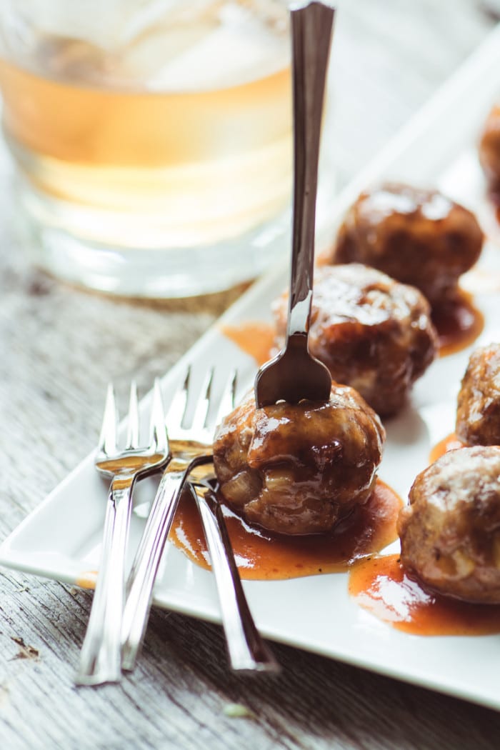  Questi deliziosi gnocchi Bourbon saranno il successo della tua prossima festa ~ le persone si affolleranno ai gnocchi, ma aspetteranno la salsa!