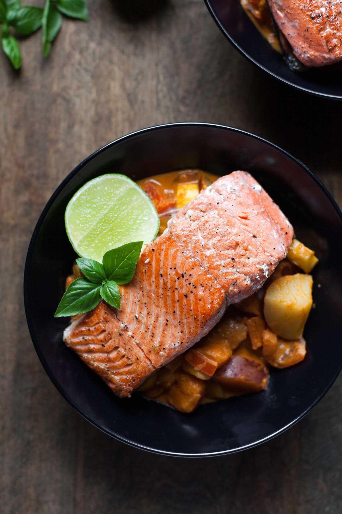 Salmone Tritato Con Verdure Al Curry Rosso